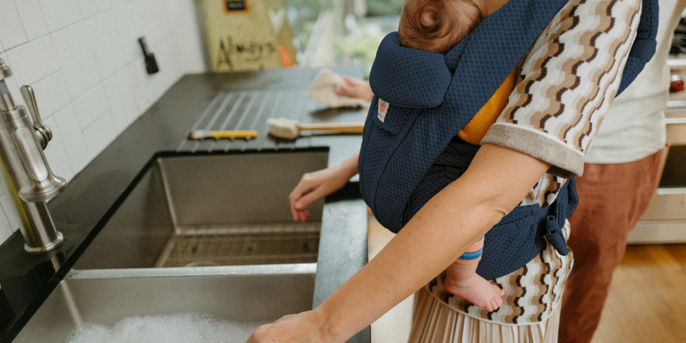 Front, Hip or Back? When and How to Change Babywearing Positions