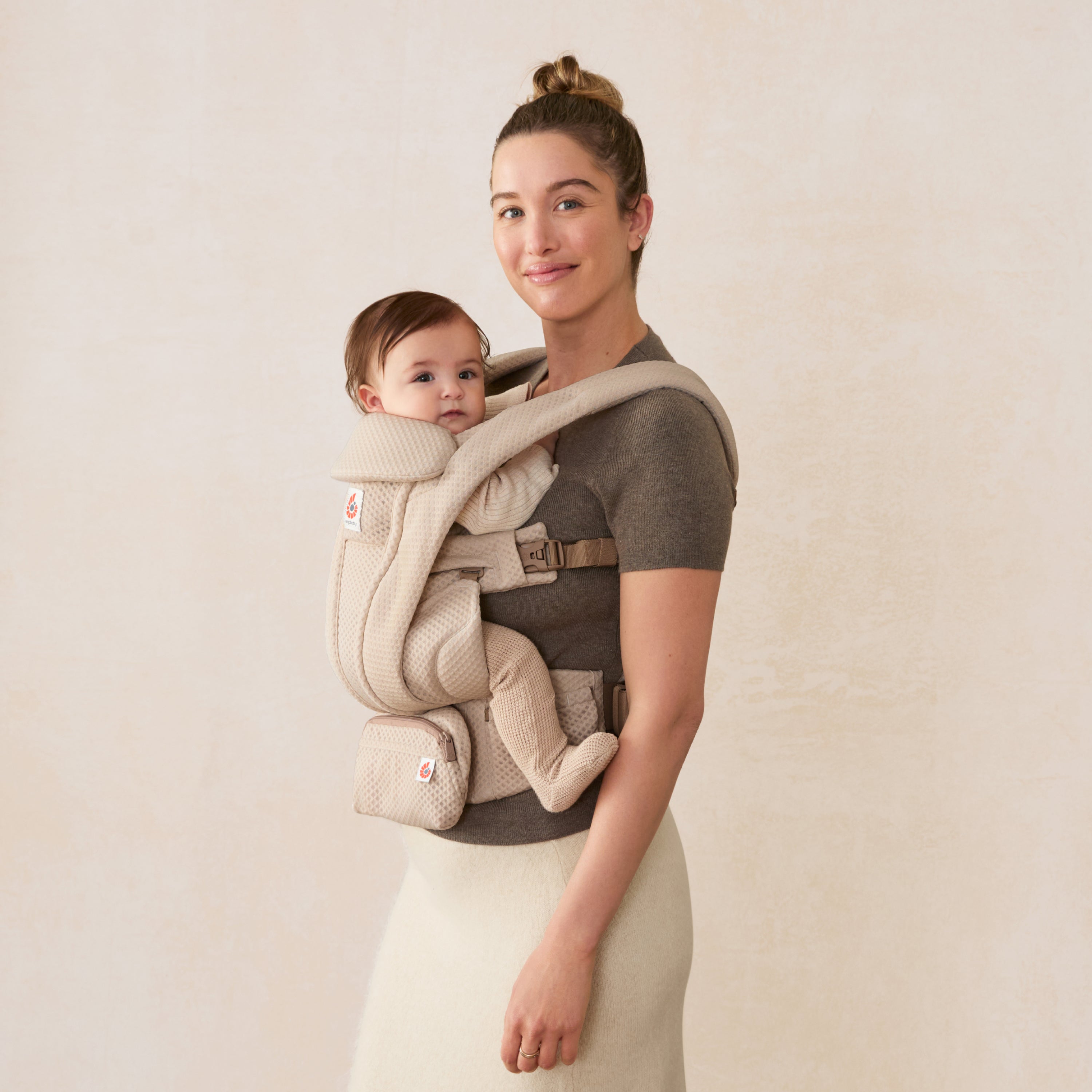 Omni Deluxe Mesh Baby Carrier - Natural Beige – Ergobaby Australia