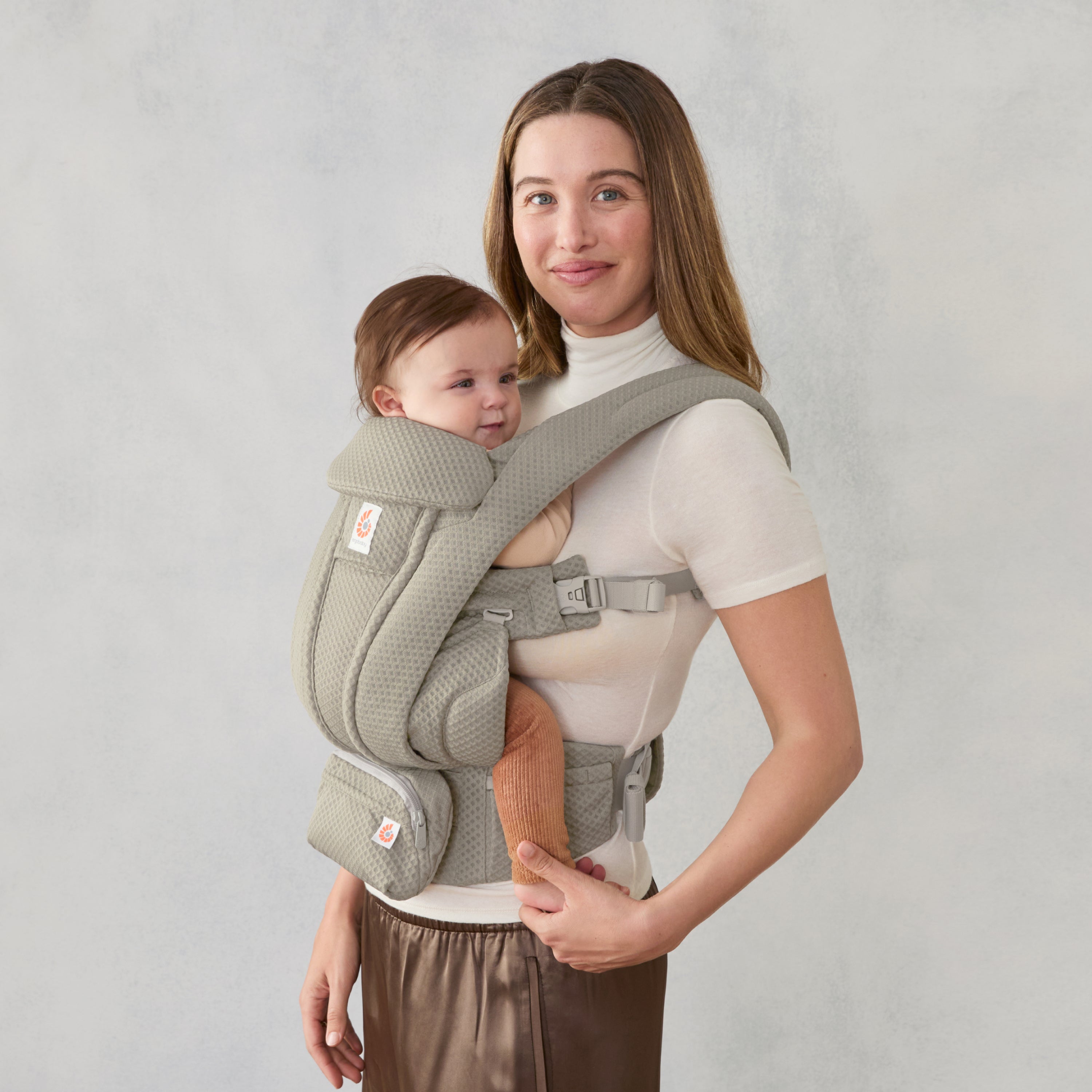 Omni Deluxe Mesh Baby Carrier - Soft Olive – Ergobaby Australia