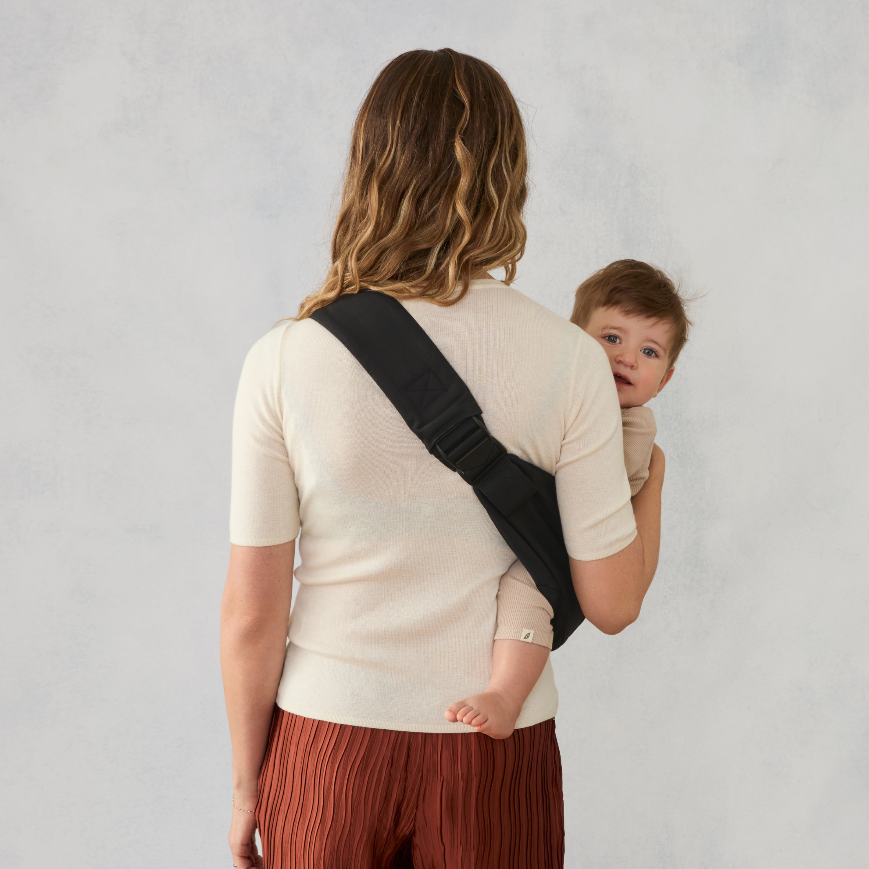Upsie Sling Carrier - Onyx Black
